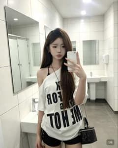 SHEIN 半袖肩出しTシャツ Y2Kプリントのサムネイル