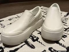 UGG ホワイト 厚底スリッポンスニーカーのサムネイル