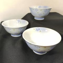 美品 飯碗 陶磁器 花 桜 青 3点セットのサムネイル