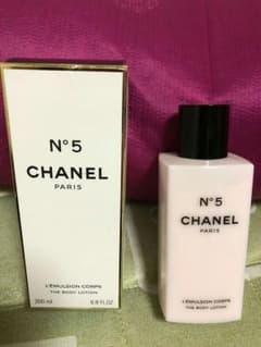値下げしましたCHANEL No.5 ボディローション 200㍉のサムネイル