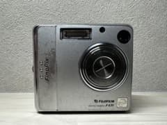 希少【完動品】FUJIFILM FinePix F420 シルバー　乾電池 希少【完動品】FUJIFILM FinePix F420 シルバー 乾電池 - メルカリ