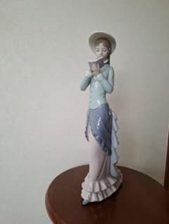 リヤドロ LIADRO 読書する貴婦人 - メルカリ