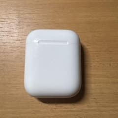t*o様 AirPods本体 ホワイト 充電ケース付き 片耳だけ - メルカリ