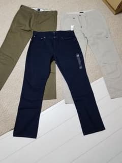 【売り切り】GAP3本・UNIQLO1本　パンツのサムネイル