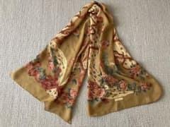 【美品】Salvatore Ferragamo 横長シルクスカーフ