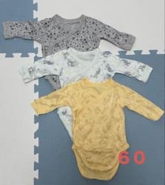 ユニクロ　ボディスーツ　3枚　６０サイズのサムネイル