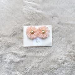 【スワロ付】ふわふわフラワーピアス♡ハンドメイドのサムネイル
