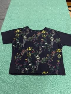 グラニフ　お花いっぱい　刺繍　トップスのサムネイル