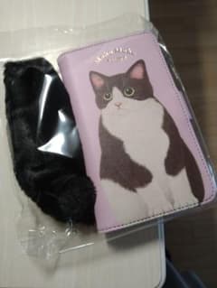 フェリシモ もふもふしっぽがひぶら〜ん。おすまし猫のマルチスマホカバーのサムネイル
