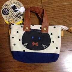 新品♡猫スマホ入れのサムネイル