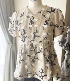 SEVENTEN セブンテン 花柄 ペプラム 半袖 ブラウス M - メルカリ