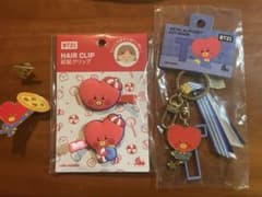 BT21 헤어 클립 & 키 체인 & 핀 배지 세트