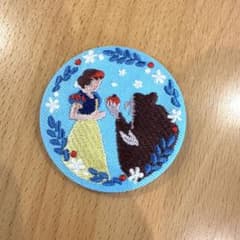 ディズニー刺繍缶バッジ　白雪姫のサムネイル
