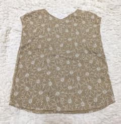 【美品】ジェナエスパスメルヴェイユ 花柄刺繍 フレンチスリーブ トップスベージュのサムネイル
