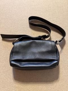 beardsley レザーボディバッグ　ブラックのサムネイル
