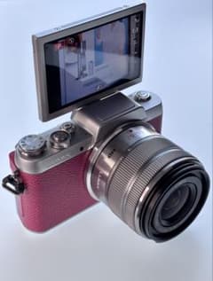 【臨時値下げ／極めて美品】LUMIXミラーレス一眼DMC-GF7＋ズームレンズのサムネイル