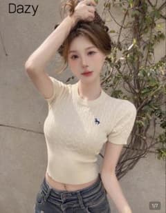 SHEIN Dazy 半袖ニットTシャツ　アプリコット　ベージュ　Mサイズのサムネイル
