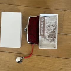 Thumbnail of 赤い花模様の印鑑ケース