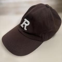 ブラウン R刺繍 コットンキャップのサムネイル