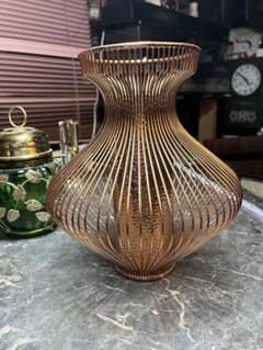 昭和レトロ 、銅色針金花瓶金属製 、編み編み 、ス壺型 、花瓶 花器 花