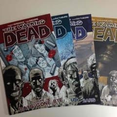 Walking Dead 4冊 英語バージョン コミックのサムネイル