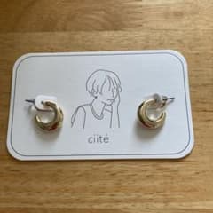 ciite シンプルピアス　ゴールドのサムネイル