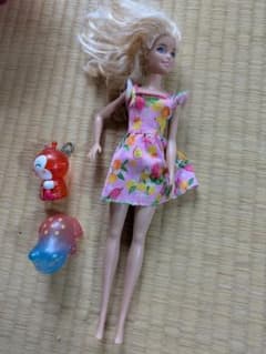 Barbie バービー 人形 フルーツ柄ワンピースのサムネイル