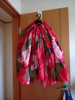 フラダンス用 パウスカート 赤系 花柄のサムネイル