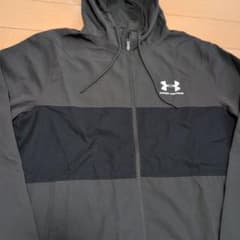 UNDER ARMOUR ナイロンジャケット フード付き　カーキのサムネイル