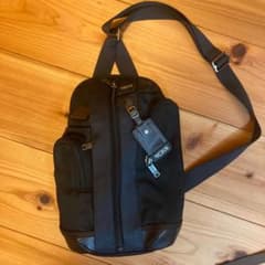 TUMI ショルダーバッグ　保証書付きのサムネイル