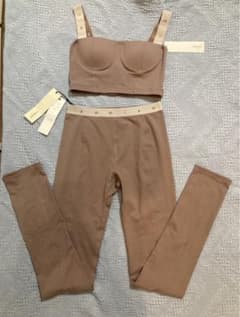 新品　emmi yog aエミヨガ　ヨガウェア　吸水速乾　ピンクベージュ　M 新品 emmi yog aエミヨガ ヨガウェア 吸水速乾 ピンクベージュ M