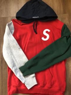 シュプリームSロゴ切り替えボックスパーカーSupreme 刺繍クリスマス 