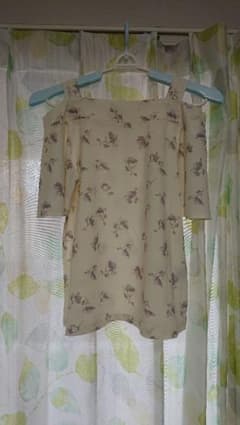 花柄Tシャツのサムネイル