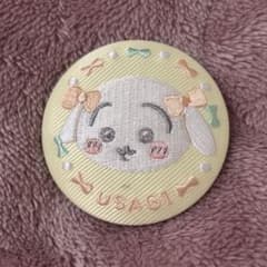 ちいかわ 刺繍缶バッジ(うさぎ) - メルカリ