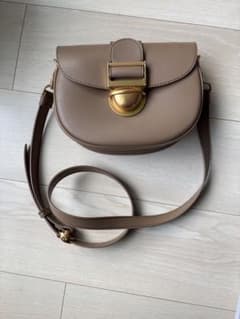 美品 Charles & Keith ショルダーバッグ ベージュ ゴールド金具のサムネイル