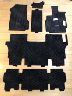トヨタ純正　フロアマット 70VOXYのサムネイル