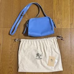 ILBISONTE】ショルダーバッグ ポシェット ロゴ型押し レザー 水色 