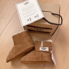 あちゃん様専用　　【新品・未使用】　UGG アグ　ベビーブーツのサムネイル