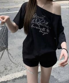 ロゴプリント オフショルダー 半袖Tシャツ 韓国 シズニルックのサムネイル