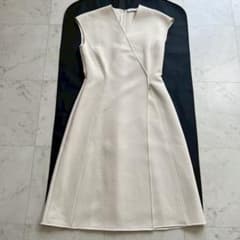 Salvatore Ferragamo 近年 ウールラップドレス クリーム - メルカリ