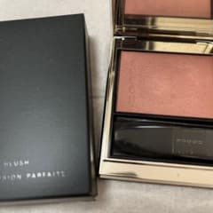 SUQQU スック　メルティング　パウダー　ブラッシュ　04 墨色のサムネイル