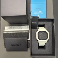 電池切れ 美品 NIXON SIREN A1311 WHITE
