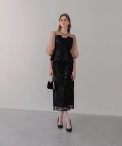 【美品】シアーパフスリーブペプラムスパンコール花柄セットアップドレスのサムネイル