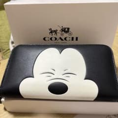 coachディズニーコラボ財布のサムネイル