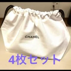 CHANELロゴ入りのホワイトカラー巾着ポーチ4枚セットで、小物整理に
