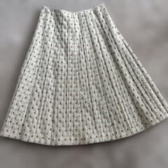 ホコモモラdeシビラ 秋冬スカート 刺繍模様のサムネイル