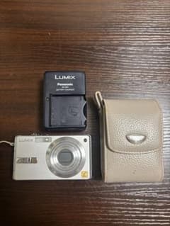 Panasonic Lumix コンパクトデジタルカメラ 本体と付属品のサムネイル