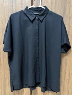 UNIQLO 半袖シャツ ブラックのサムネイル