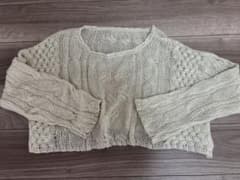 NATURAL BEAUTY BASIC ケーブル編みニット ベージュのサムネイル