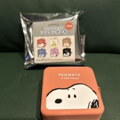 PEANUTS スヌーピー トレーディングシリコンポーチのサムネイル